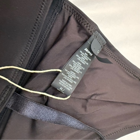 Women’s SKIMS Black Triangle Seamless Design bikini top size XL - Picture 5 of 5